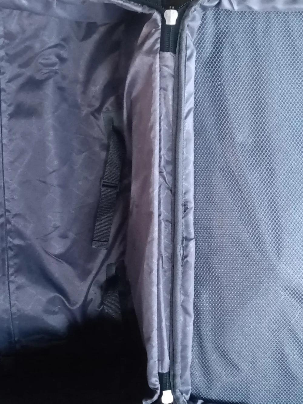 Samsonite Black Rolling Suitcase - Men's Travel Bag